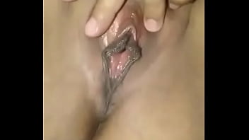 Milf masturbando su vagina humeda