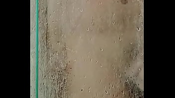 Enjaboná_ndonos en la ducha