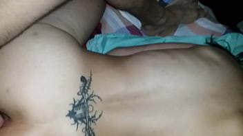 A Luna ozzkura follada anal rá_pida para estrenar tatuaje 2