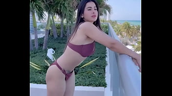Hot Meeti Kalher in Sexy bikini