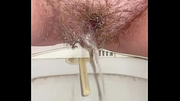 PAWG gets off with Toilet Bidet and Pisses